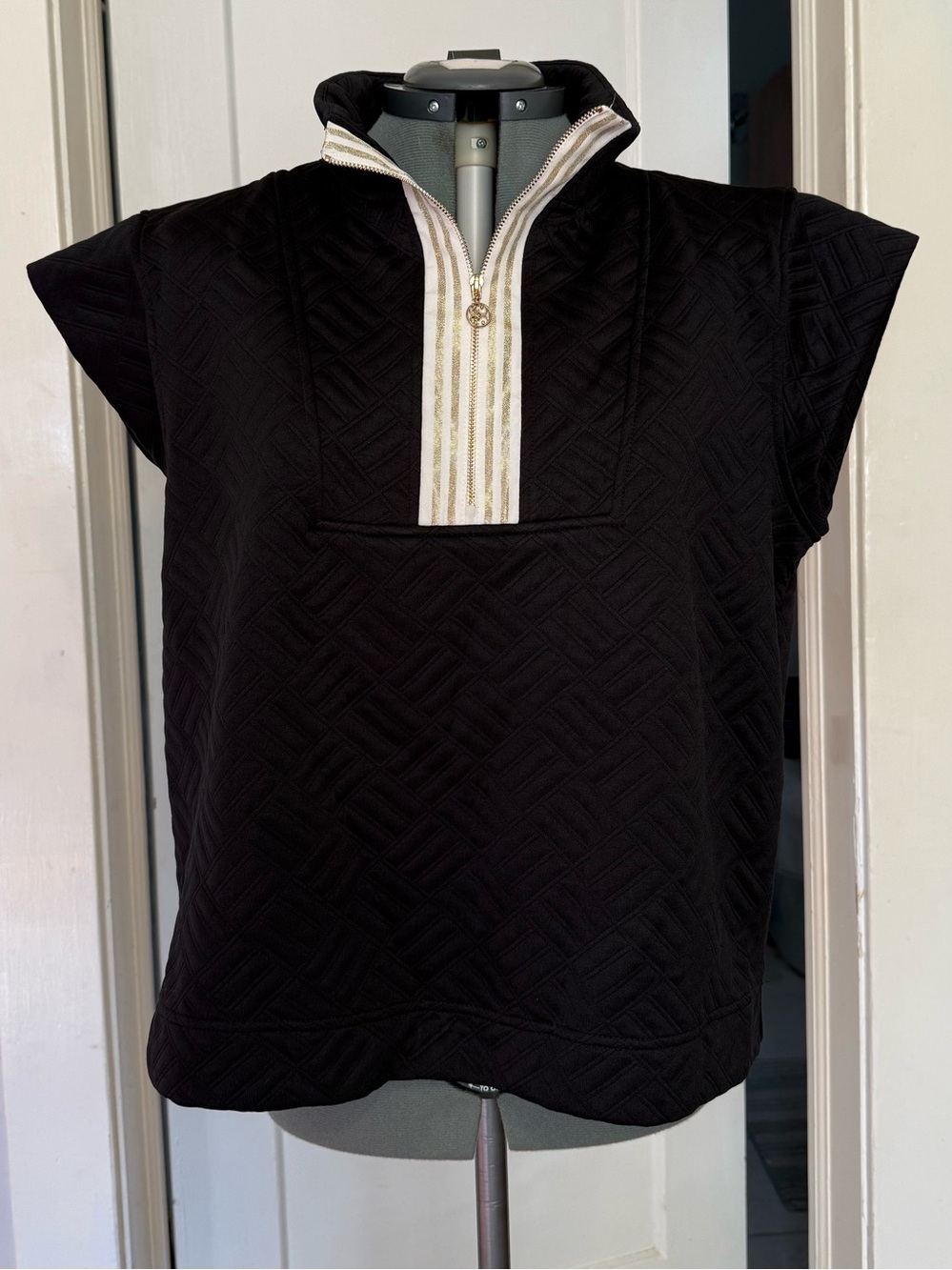 Women's Black Short-Sleeve Zip Pullover, Porter Pop , collar top, size large, - Picture 2 of 7